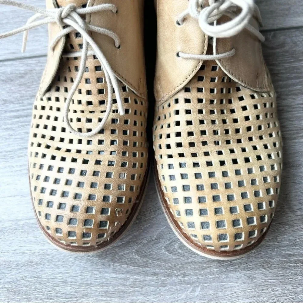 Vintage FarFalle Beige Perforated Leather Lace Up Oxford Made in Italy